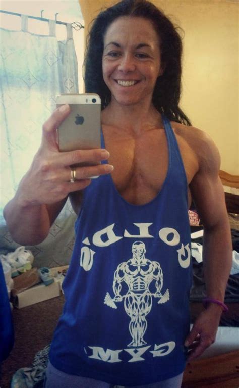 female bodybuilders pecs